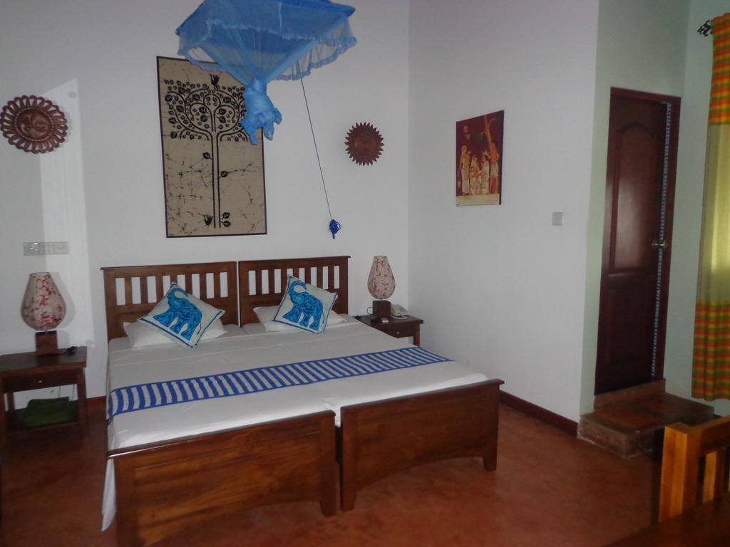 Blue Elephant Tourist Guesthouse Kudapaduwa Kültér fotó