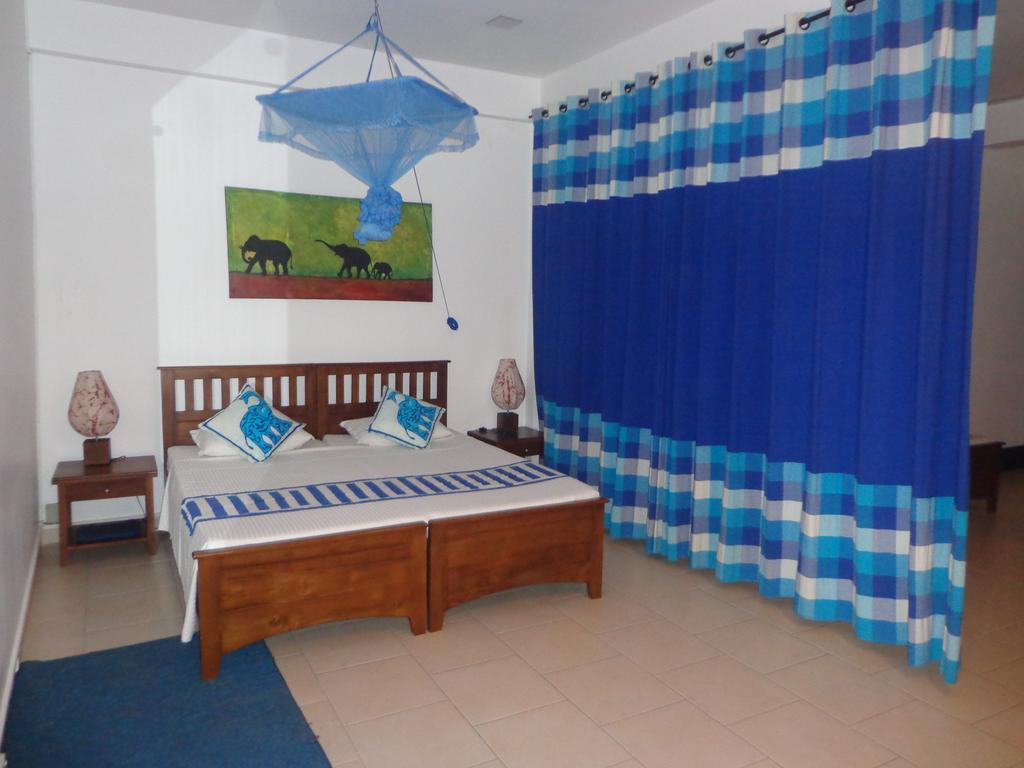 Blue Elephant Tourist Guesthouse Kudapaduwa Kültér fotó