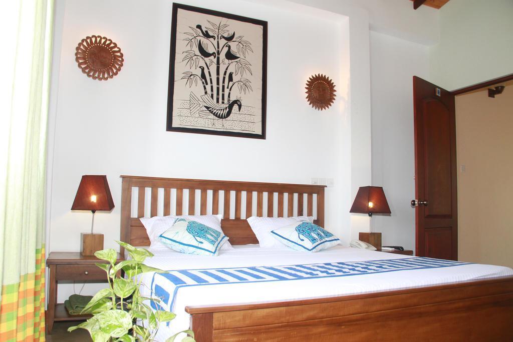 Blue Elephant Tourist Guesthouse Kudapaduwa Kültér fotó